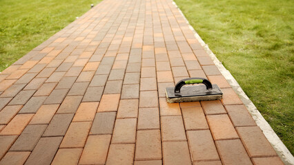 Paving brick walkway construction with mortar trowel