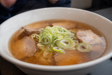 とても美味しい日本のラーメンと餃子