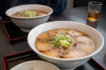 とても美味しい日本のラーメンと餃子