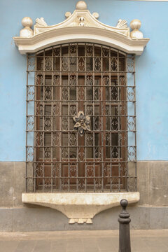 Detalhe de Janela com grelhas na casa Colonial, Lima, Peru. Casa osambela centro garcilaso vega.