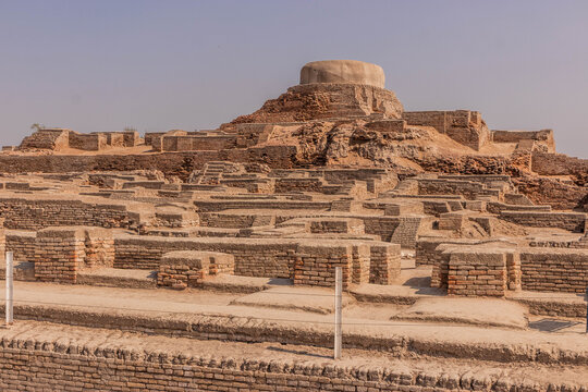 Buddhist stupa at Mohenjo Daro site, Sindh province, Pakistan