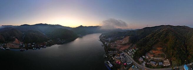 하늘에서 본 가을 강변 풍경