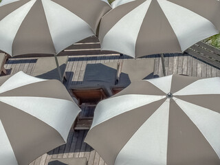 Parasols sur terrasse 
