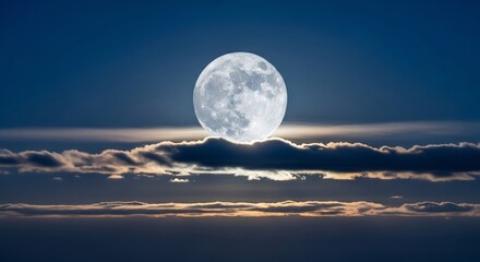 Obraz premium Full moon rising above dark clouds at dusk