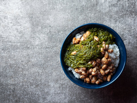 Natto rice with seaweed in a bowl