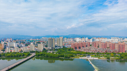 Obraz premium China Linqu urban architecture and river landscape