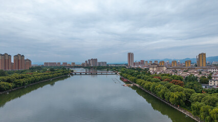 Obraz premium China Linqu urban architecture and river landscape