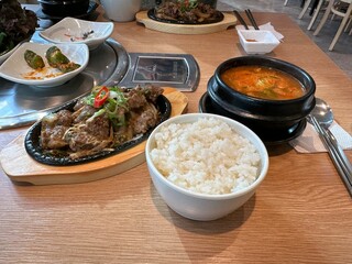 돼지갈비 정식