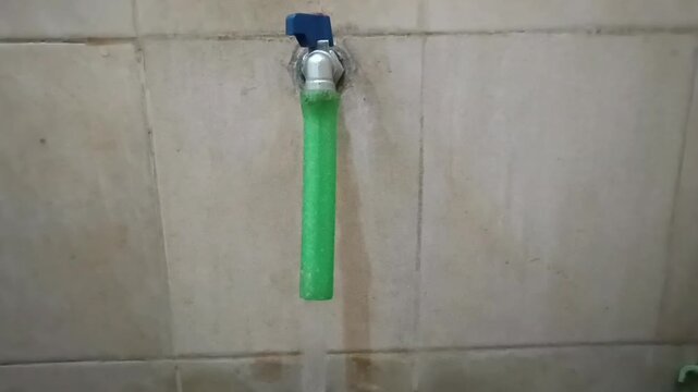 shower head with water