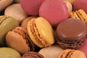 Macarons de diff&eacute;rentes saveurs en gros plan