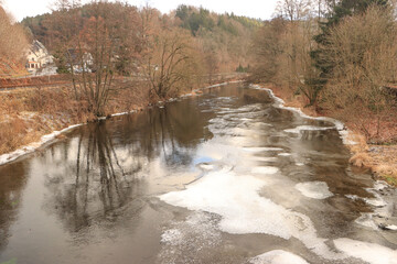 Obraz premium An der Zschopau im erzgebirgischen Scharfenstein