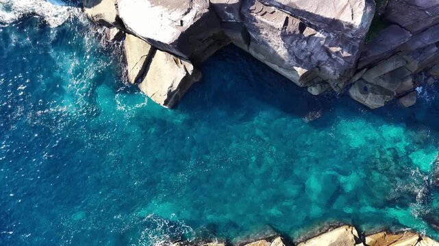三重県の秘境オハイを真上から垂直上昇するドローン空撮