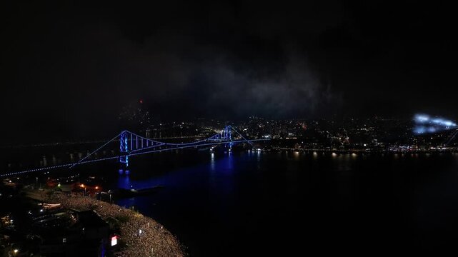 Imagens Aereas Reveillon Florian&oacute;polis - Ponte Hercilio Luz - Noite