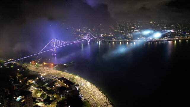 Imagens Aereas Reveillon Florian&oacute;polis - Ponte Hercilio Luz - Noite