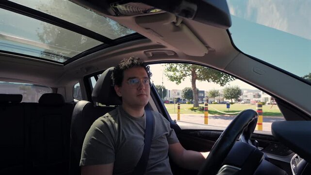 Video joven conduciendo dando giros - Martin