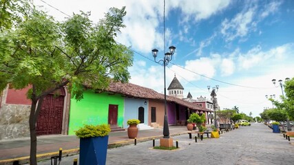 Discover daily activities and sights in the colonial areas of Granada Nicaragua featuring local architecture and vibrant colors