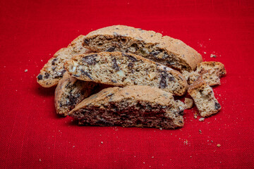 These Christmas cookies with hazelnuts and chocolate chips are crumbly and fragrant treats, ideal...