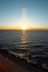 薩摩半島から望む海に沈む夕日