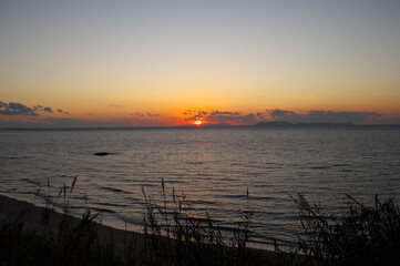 薩摩半島から望む甑島に沈む夕日