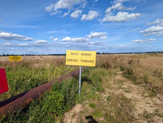 Taras widokowy kopalni odkrywkowej Tomisławice, tablica ostrzegawcza © rychu.pl