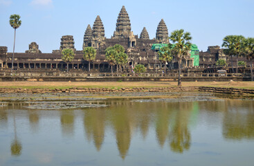 Obraz premium Angkor Wat temple is the largest Hindu temple complex and religious monument in the world. The temple was built by the Khmer King Suryavarman II