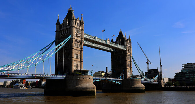  Tower Bridge is a Grade I listed combined bascule and suspension bridge in London, built between 1886 and 1894, designed by Horace Jones