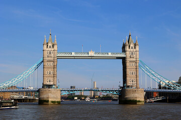 Obraz premium ower Bridge is a Grade I listed combined bascule and suspension bridge in London, built between 1886 and 1894, designed by Horace Jones