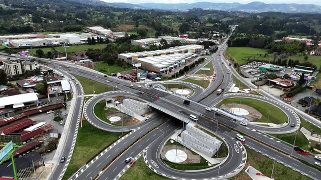 Video a&eacute;reo captado con drone, en el nuevo intercambio vial, cerca del aeropuerto Jos&eacute; Mar&iacute;a C&oacute;rdova, En Rionegro.