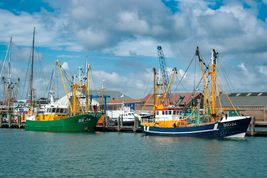 Fischerboote im Hafen von Breskens
