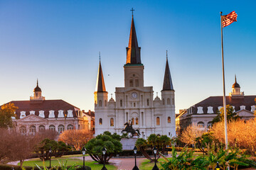 Fototapeta premium Stunning view of St Louis Cathedral at Jackson Square during sunset in New Orleans