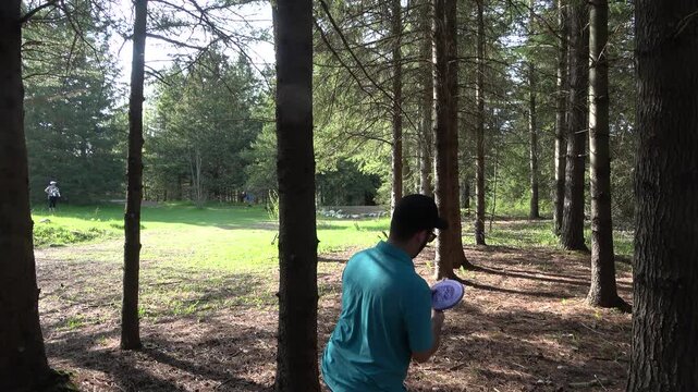 Disc Golf Approach Shots, Putts, and Controlled Throws on Outdoor Courses