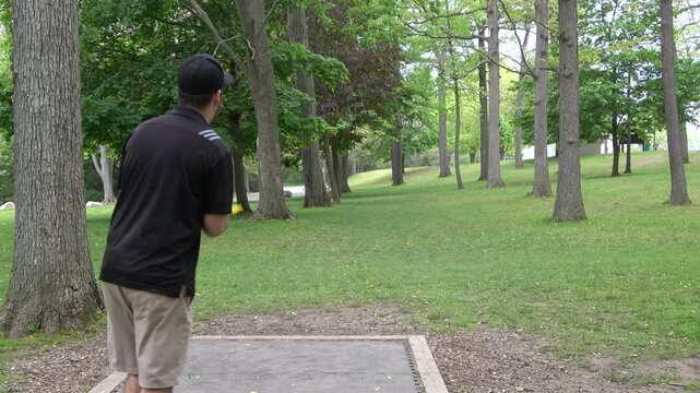 Disc Golf Approach Shots, Putts, and Controlled Throws on Outdoor Courses