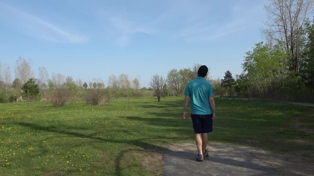 Disc Golf Approach Shots, Putts, and Controlled Throws on Outdoor Courses