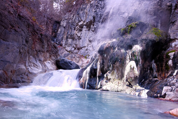 日光市　湯沢噴泉塔　温泉の析出物