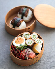 オクラの肉巻きとうなぎのおにぎり弁当