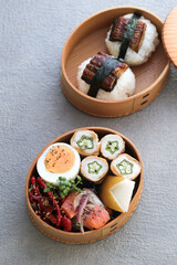 オクラの肉巻きとうなぎのおにぎり弁当