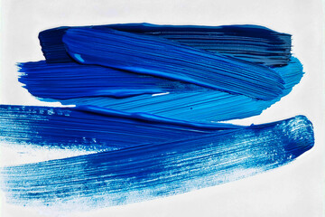 Blaue Pinselstriche in Aquarellfarbe, isoliert vor transparentem Hintergrund