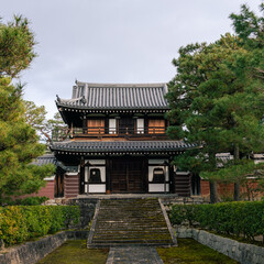 Naklejka premium Quiet Japanese shrine in Kyoto