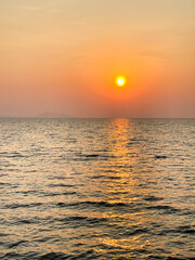 Obraz premium Sea surface with sunlight sparkle. A beautiful sunset sunrise in the sea, silhouette style.