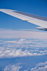 飛行機の窓からの光景