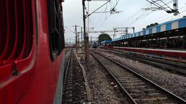 Arrival of train at jhansi railway station | jhansi railway station | train moving along a curved railway track in india | indian railway
