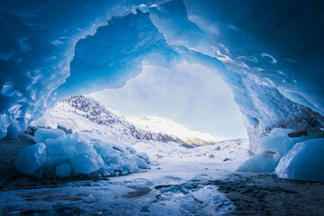 under glacier © Frycu