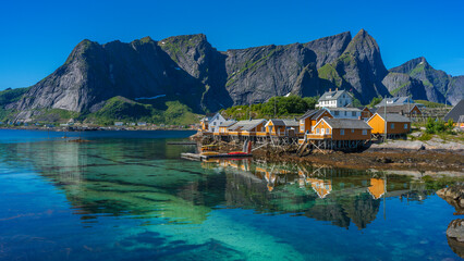 Hamn&oslash;y - der zauberhafte Fjord auf den Lofoten