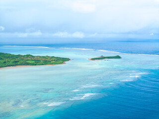 ヨナラ水道と西表島、ウ離島（沖縄県竹富町）