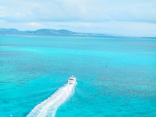 石垣島に向かう高速船（沖縄県竹富町）