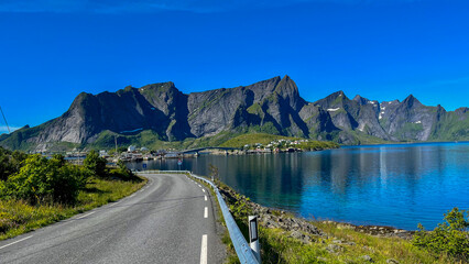 Hamn&oslash;y - der zauberhafte Fjord auf den Lofoten