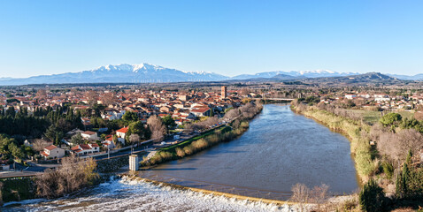 Panorama de Rivesaltes , l'Agly et le Canigou (66600) dans les  Pyr&eacute;n&eacute;es orientales, France en d&eacute;cembre 2025	