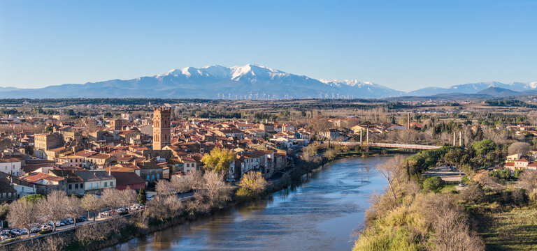 Panorama de Rivesaltes , l'Agly et le Canigou (66600) dans les  Pyr&eacute;n&eacute;es orientales, France en d&eacute;cembre 2025	
