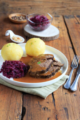 Rinderbraten mit Rotkohl