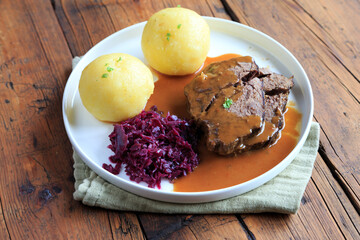 Rinderschmorbraten mit Kartoffelkl&ouml;&szlig;en